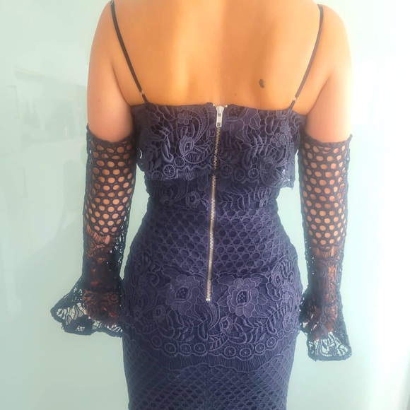 Off Shoulder Lace Dreas - Picture 2 of 7